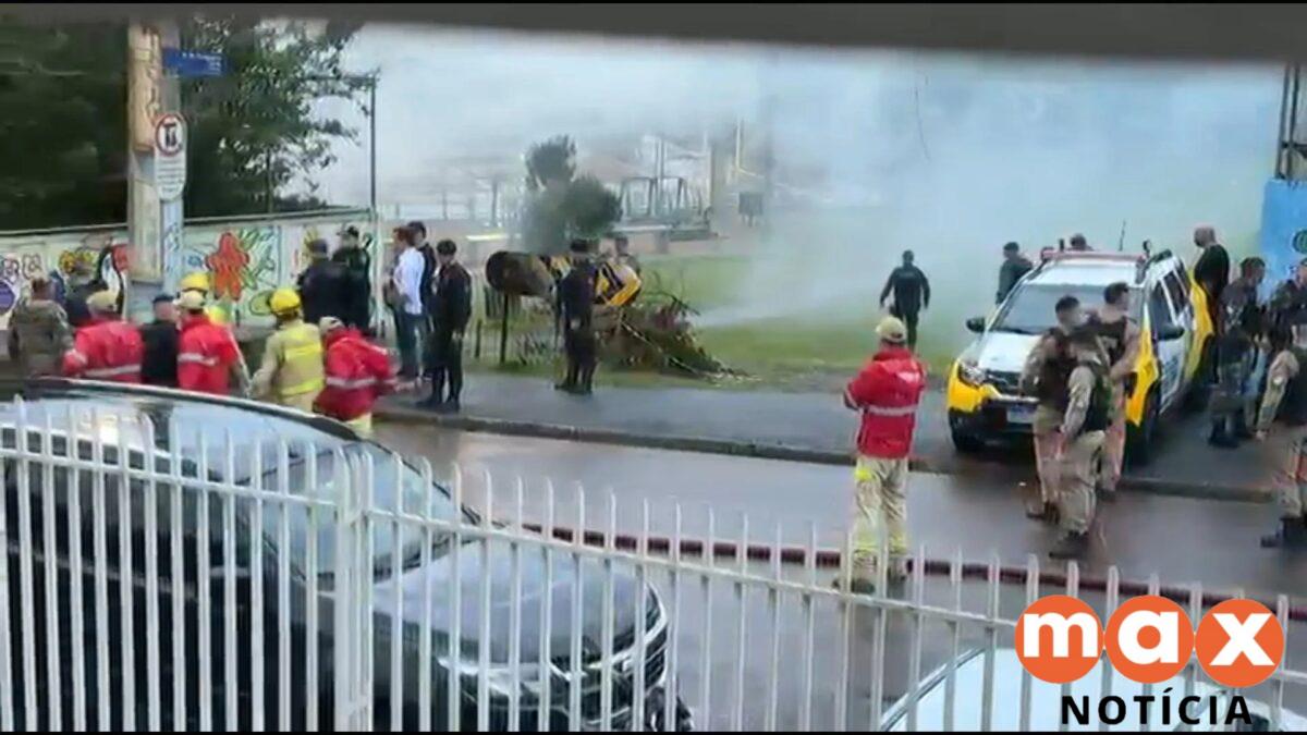 Resgate de crianças reféns em creche de Curitiba tem tiros e bombas