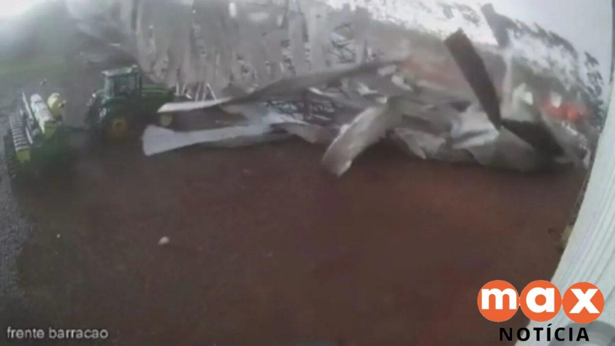 Tempestades no Paraná destroem capela centenária e galpão